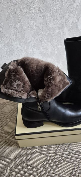 Продадам зимние сапоги..