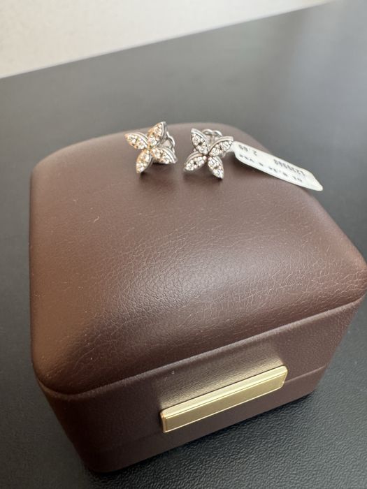 Серьги пусеты 585 с бриллиантами