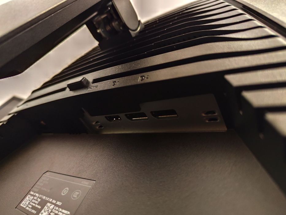 Dell G2724D – 27" QHD 165Hz като нов от магазина, много запазен