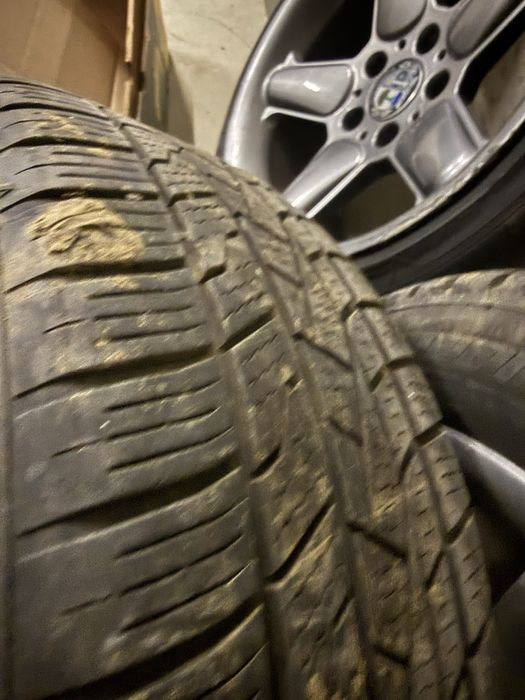 Vand anvelopele 225 55 17 2 bucati 2023 si 2 bucăți 215 55 17