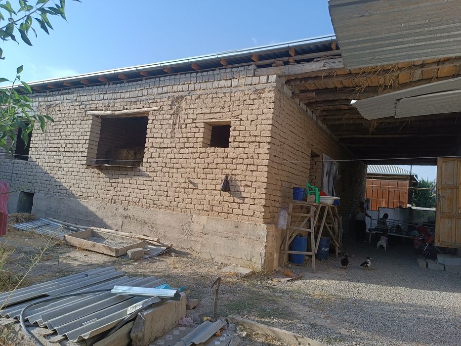 Hovli sotiladi 6 sotix