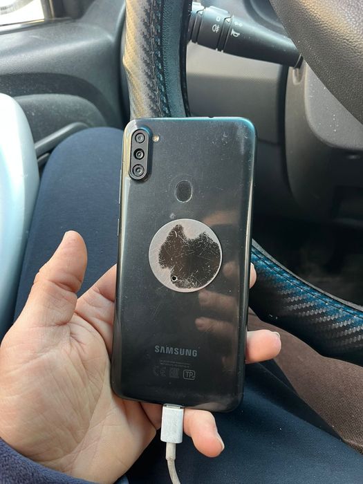 Самсунг А11 продам