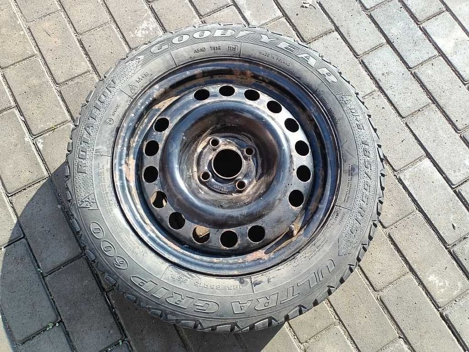 Продам диск R15 с шиной на Кобальт.