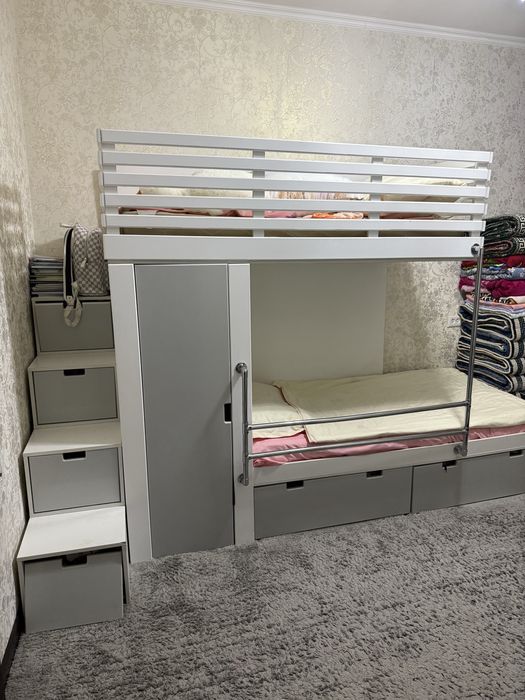 Кровать двух яросный