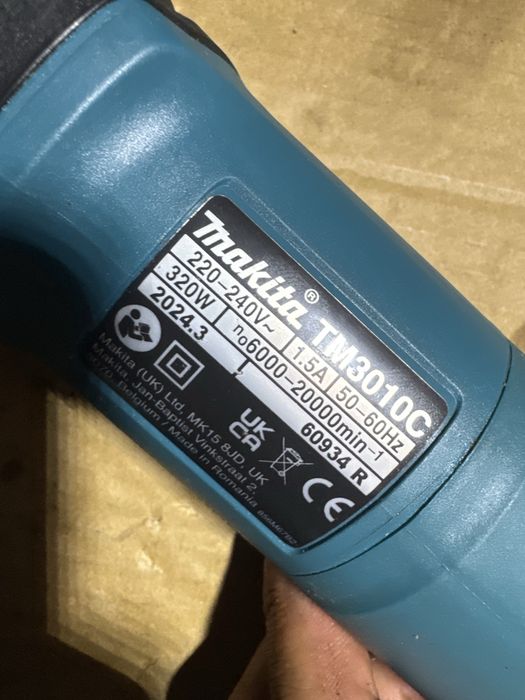 Multifunctionala pe fir Makita cu turatie reglabila