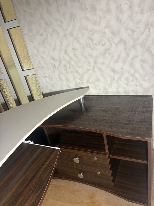 Офис Ъглово Бюро с Каса и Шкафчета