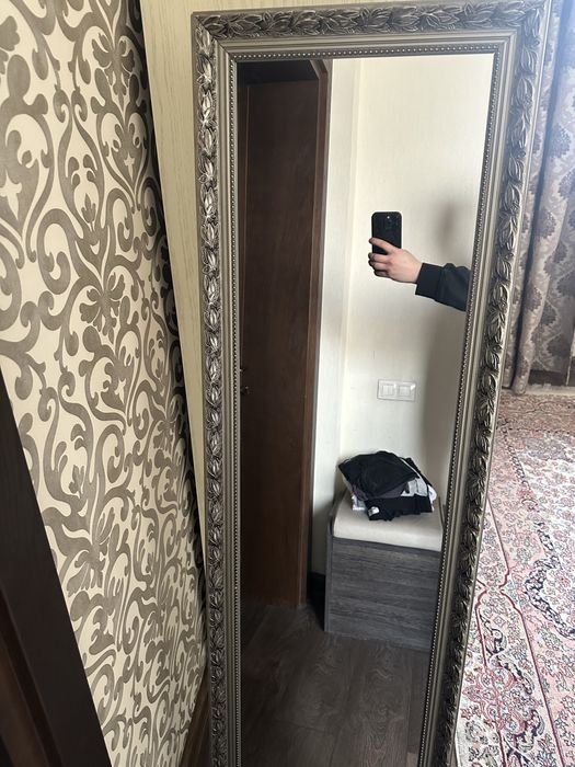 Напольное зеркало