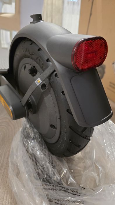 Vand sau schimb cu telefon trotineta electrica Xiaomi Electric Scooter 5, putere motor 350 W, autonomie max. 60 Km, la cutie noua neactivata, sigilata
