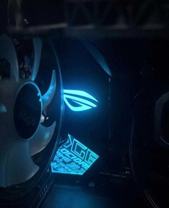 Desktop PC Gaming  functional cu Windows 10 Pro