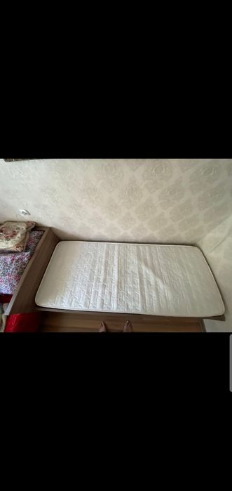 Продаю две односпальные кровати с матрасами