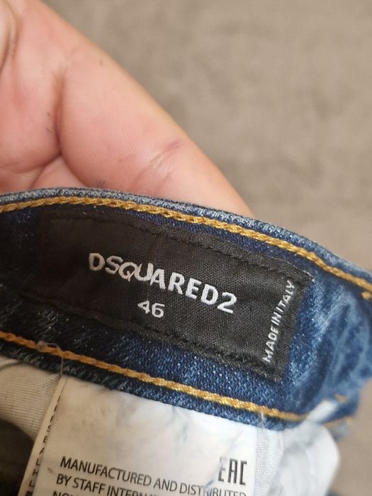 Blugi DSQUARED2 este mărimea 46
