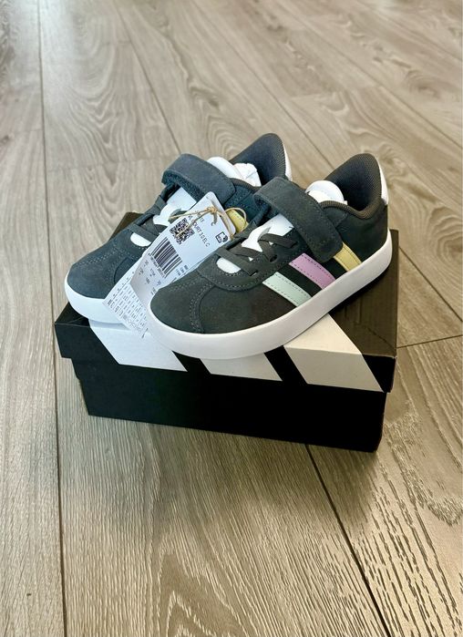 Adidas Nou cu eticheta