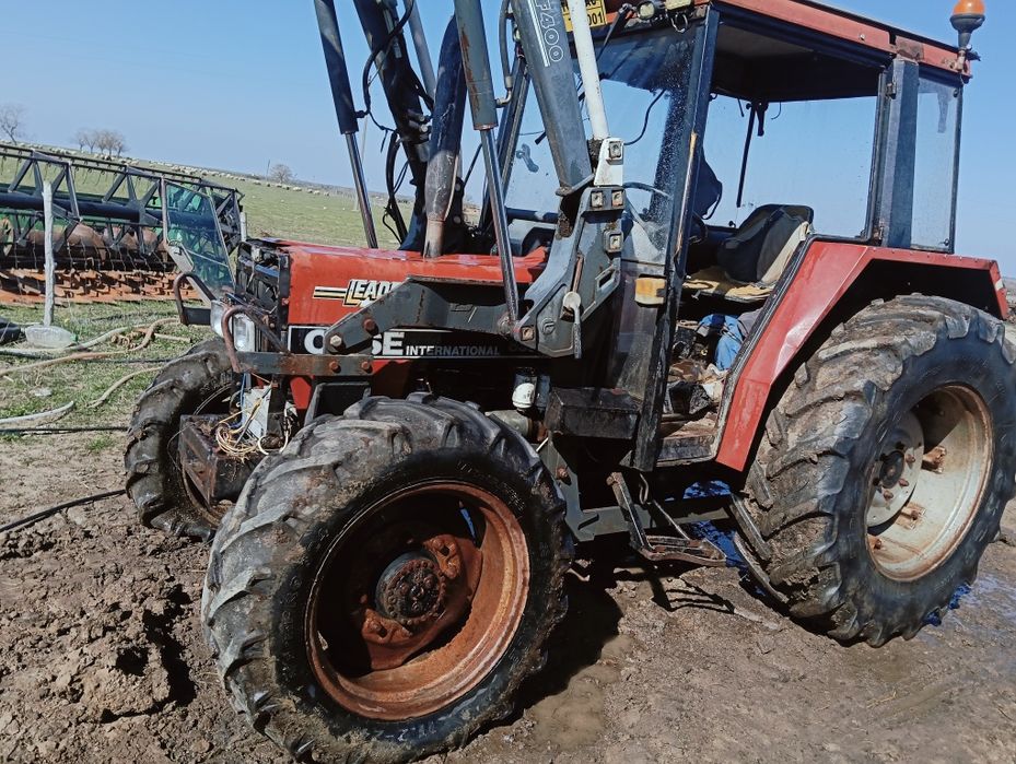 Vând Tractor Case 833