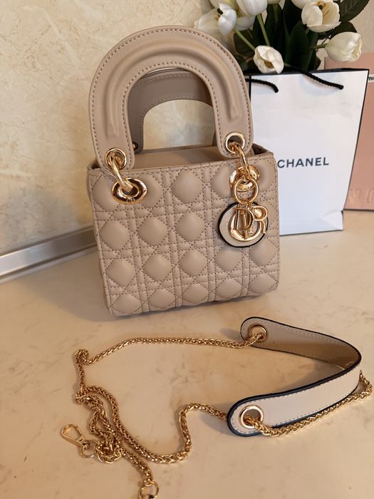 Нова чанта Lady Dior mini