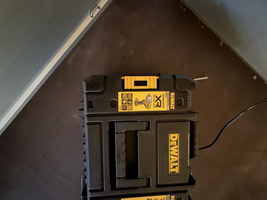 Vand pistol impact dewalt dcf900
