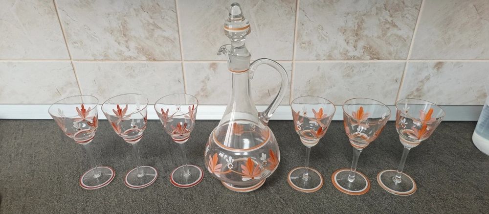 Set carafa cu 6 pahare din sticla vintage , pictata manual ,pt lichior