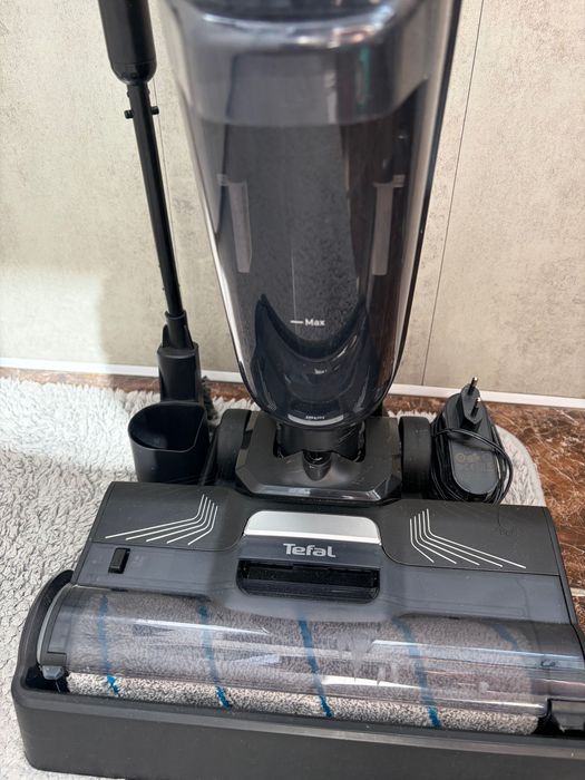 Моющий пылесос вертикальный