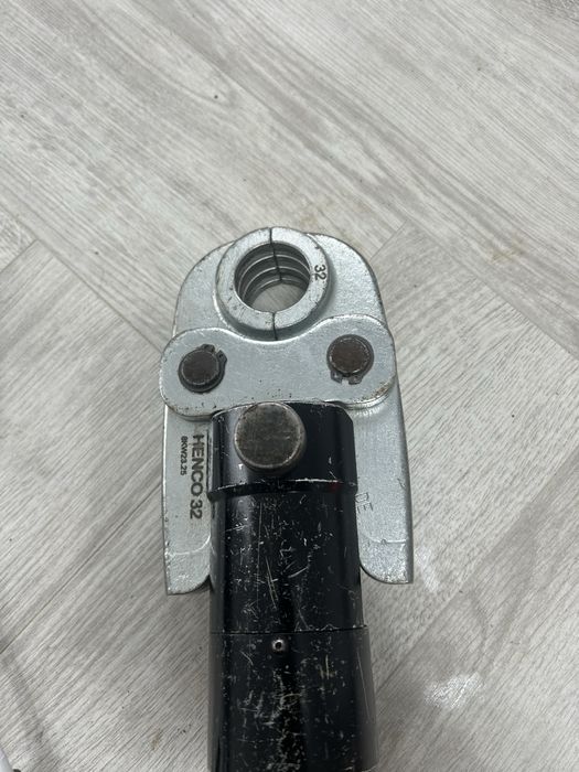 Hilti NPR 32-A presa de sertizat
