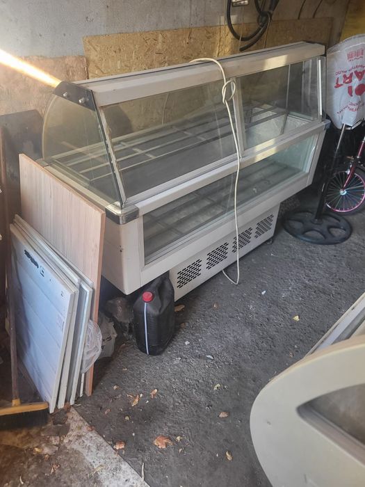 Продам витринные холодильники