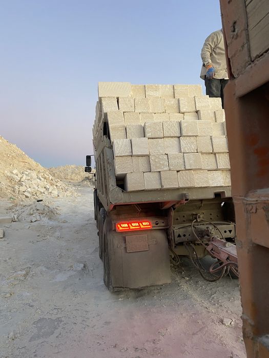 Ақ тас , Ракуша блок