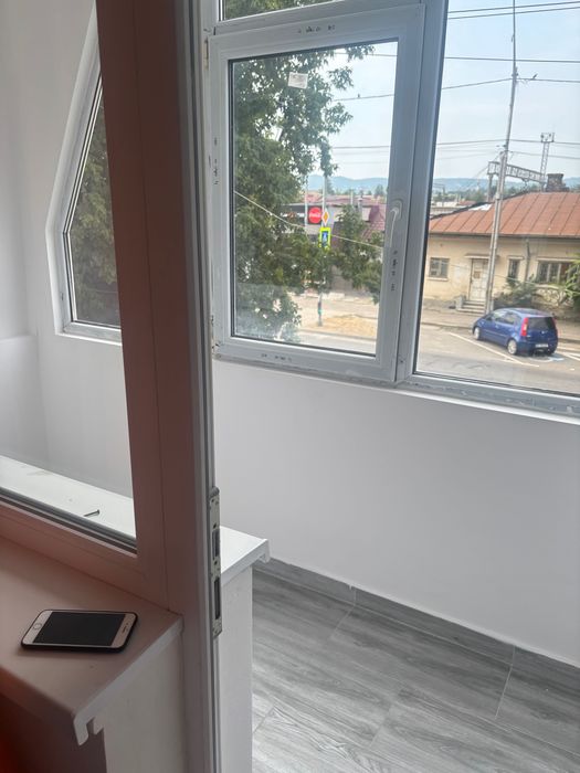 Închiriez garsonieră