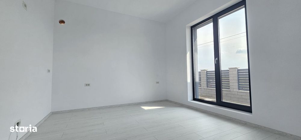 Casa 4 camere,panouri fotovoltaice,200 m de blv.