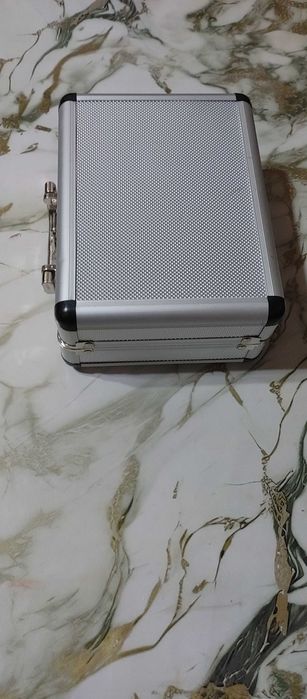 Продам акумуляторая электро атвертка полный набор