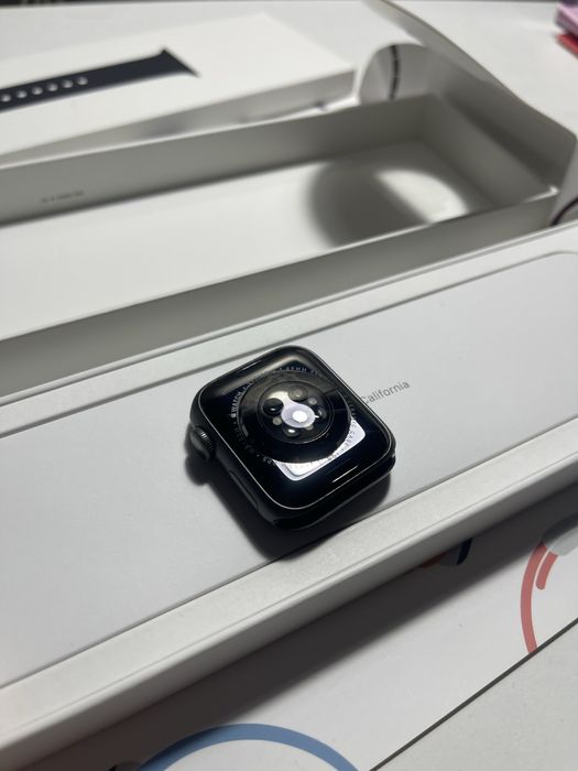 Продам Apple Watch 6 40mm