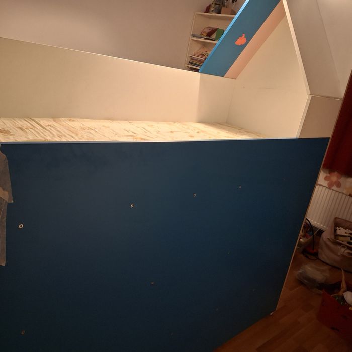 Pat etajat cu spatiu de depozitare ptr copii .