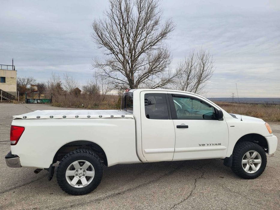 Nisan Titan 2008година на части