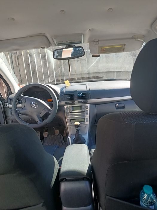 Vând sau schimb Toyota Avensis T25.  2.0