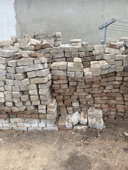 Продам керпичи б / у , самовывоз район Курмыш.
