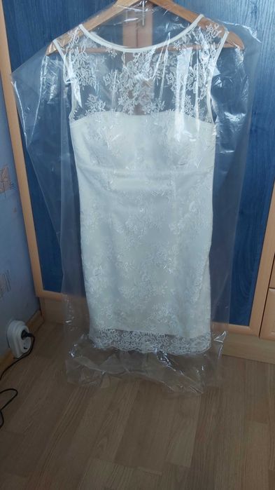 Рокля цвят шампанско