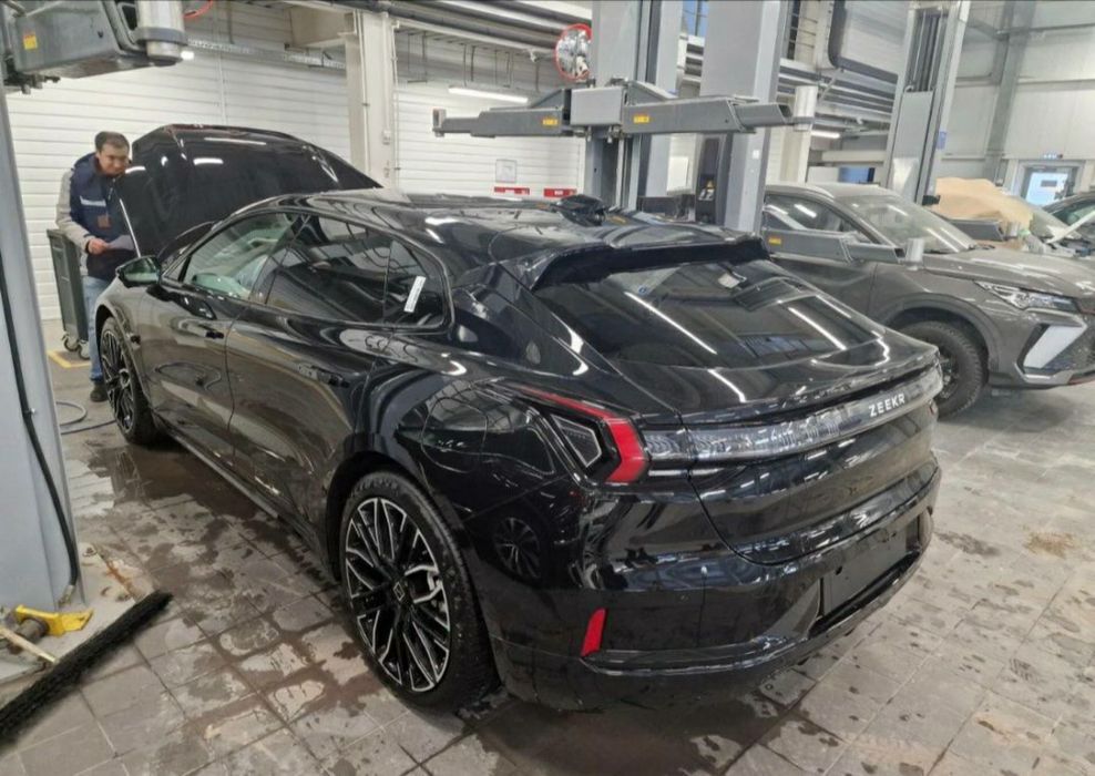автомобиль Zeekr 001 срочно