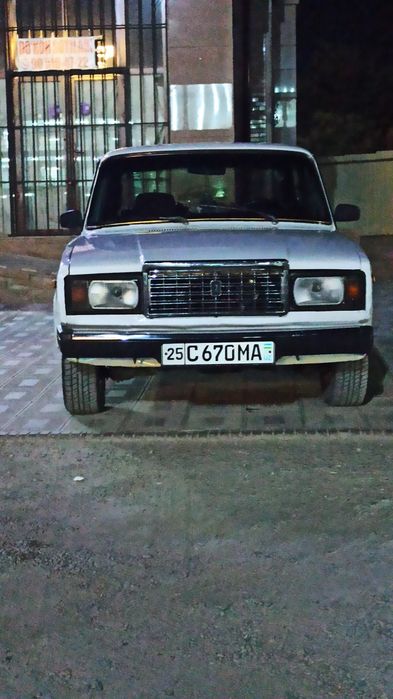Vaz 2107 sotiladi holati yahshi yurib turgan moshena gaz benzin yuradi
