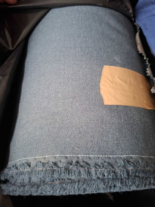 Продавам вълнен плат,швейцарско производство