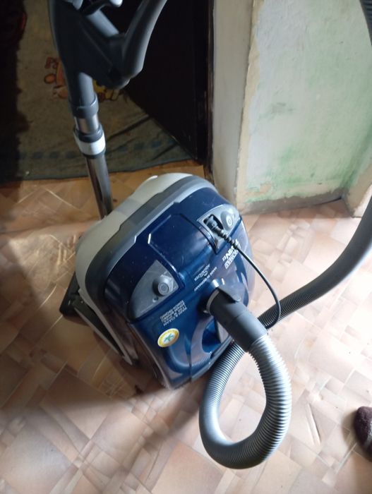 Пылесос почти новый