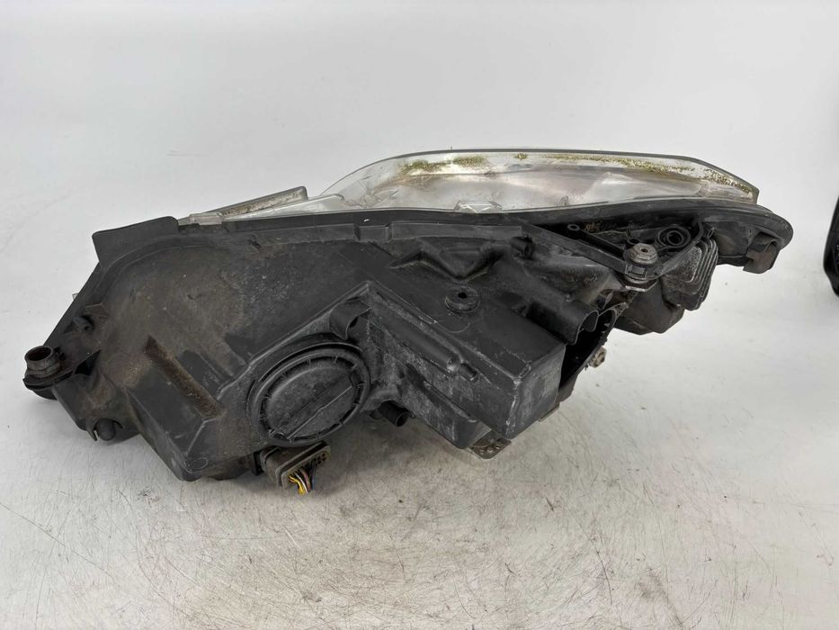 Far dreapra cu xenon Mercedes E-Class W212 an 2010