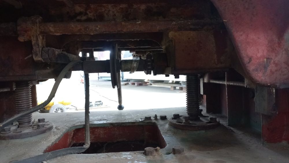 щрайхмус 610 мм.липсва двигателчето за нагоре надолу на плота и няма к