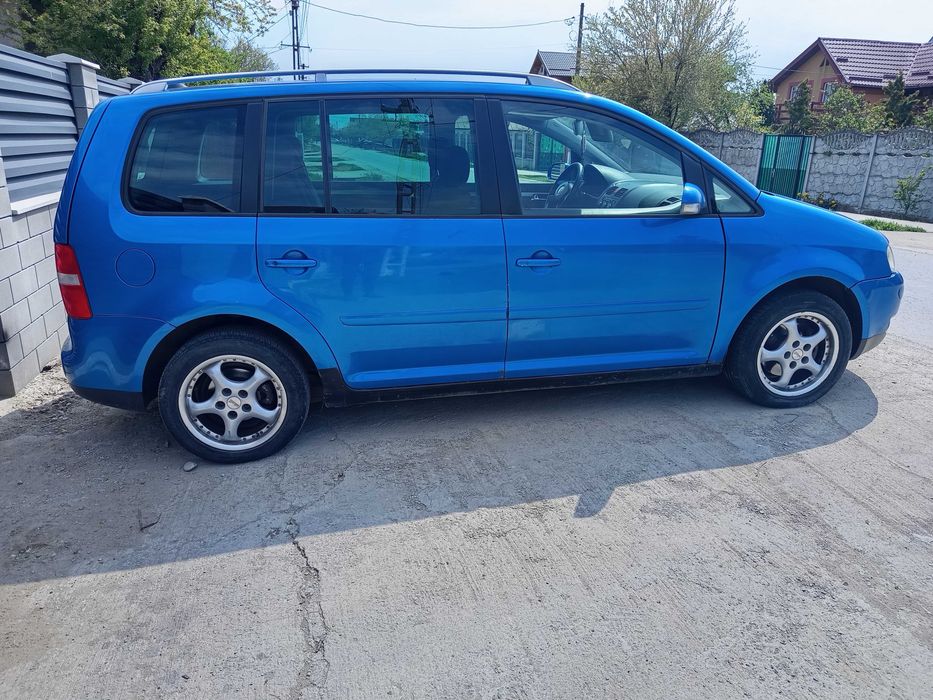 Se vinde autoturism