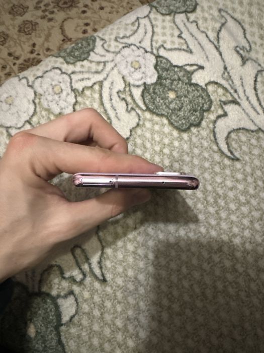 Smsung S20FE  продам