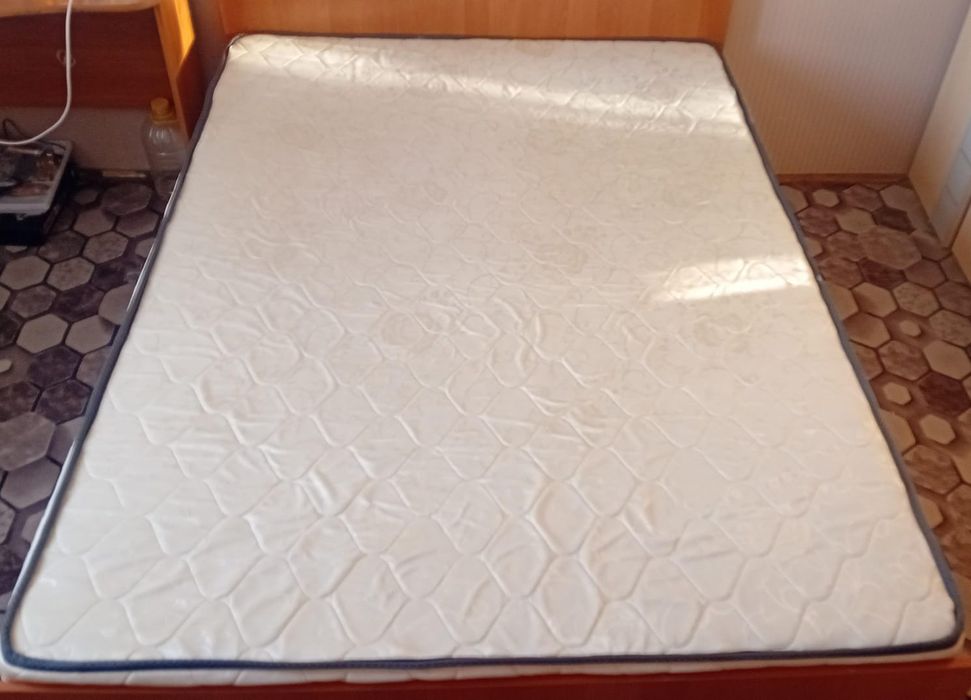 Продам матрас в отличном состоянии