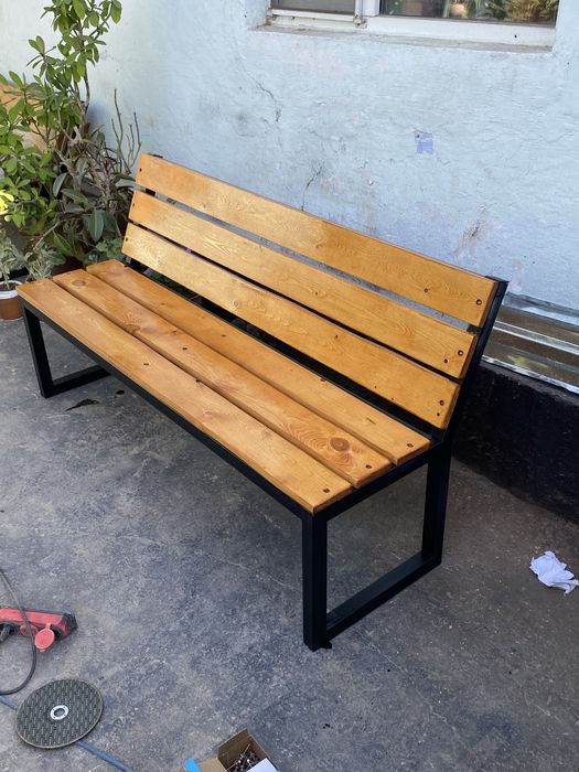 скамейки без спинок и со спинками