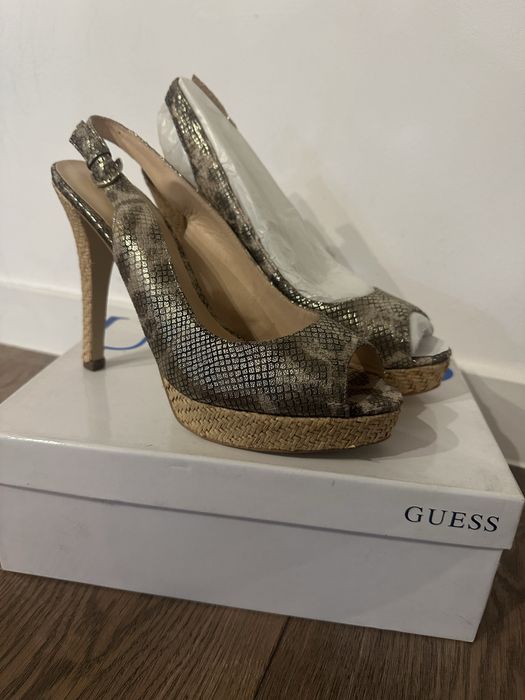 Елегантни обувки Guess