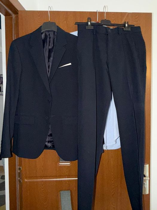 Vând  costum banchet