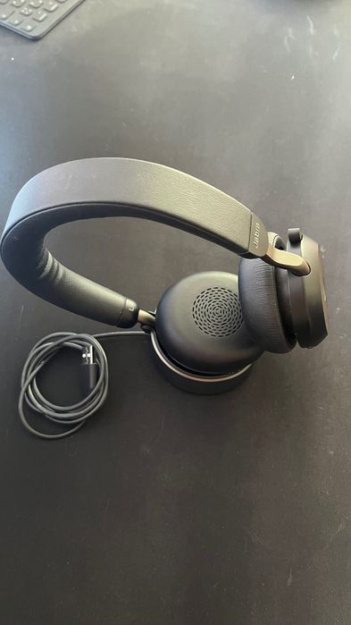 Продавам слушалки Jabra Evolve2 75