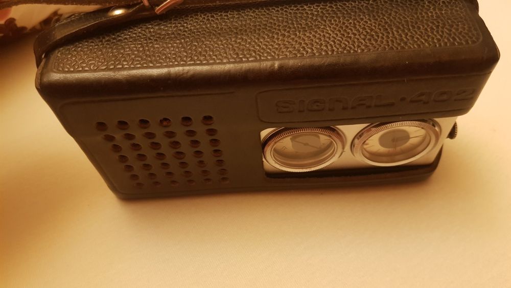 Radio rusesc pe tranzistori Signal 402, functional