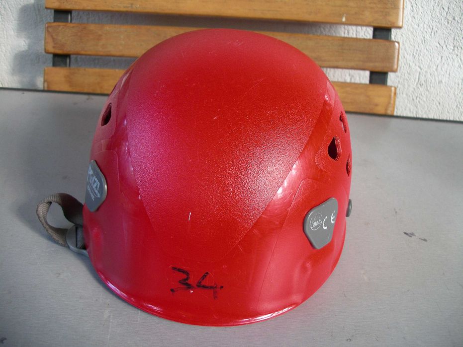 Продавам каски PETZL ECRIN ROCK