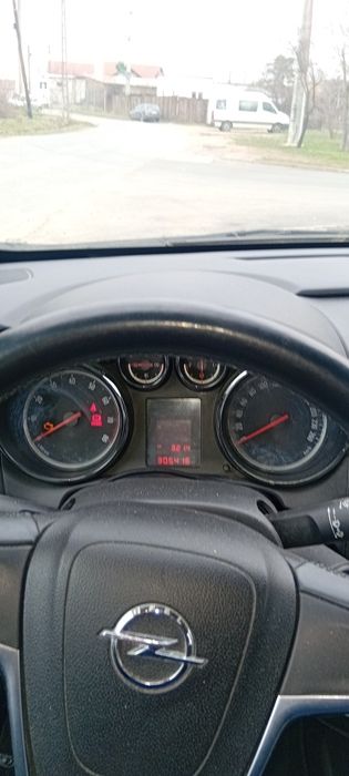 Vind opel astra j motor 1,4 benzina  functioneaza foarte bine .