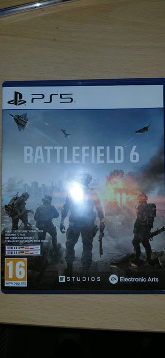 PS5 1TB Перфектна с игри + 2 джойстика